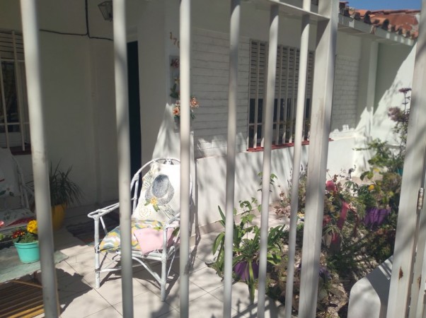 Venta bien ubicada casa y departamento Dorrego  Mendoza