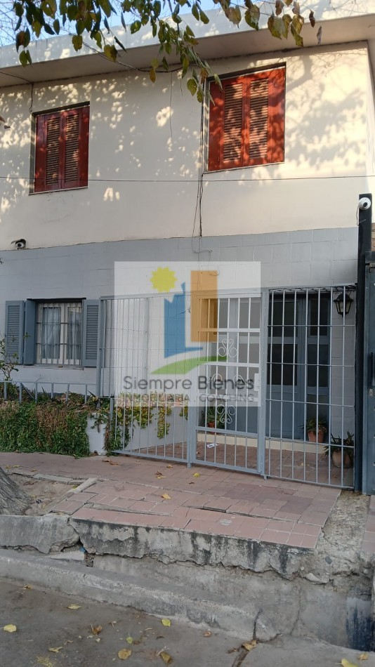 Venta hermosa casa en Bo Maestros ARIZU Godoy Cruz Mendoza