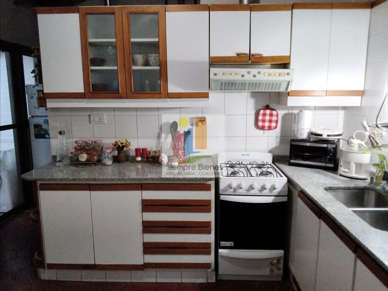 VENTA GRAN TERRENO CON DOS CASA, PLENO GODOY CRUZ MENDOZA 