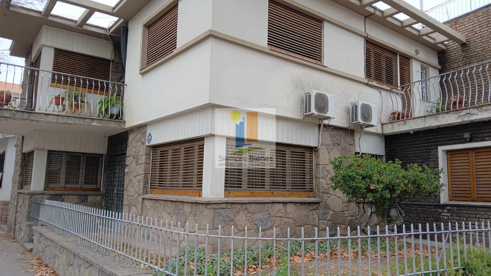 VENTA la mejor casa en plena quinta seccion ciudad Mendoza