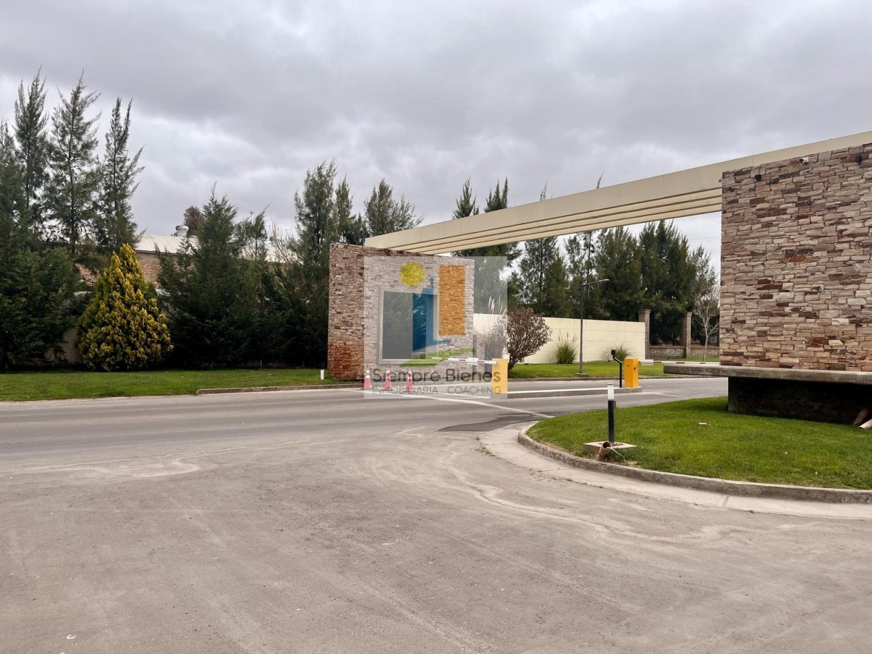 Venta de Casa  Barrio Privado Las Cortaderas III - Los Corralitos-  Guay mallen 